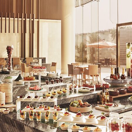Taj Bangalore Devanahalli Dış mekan fotoğraf The buffet at the hotel