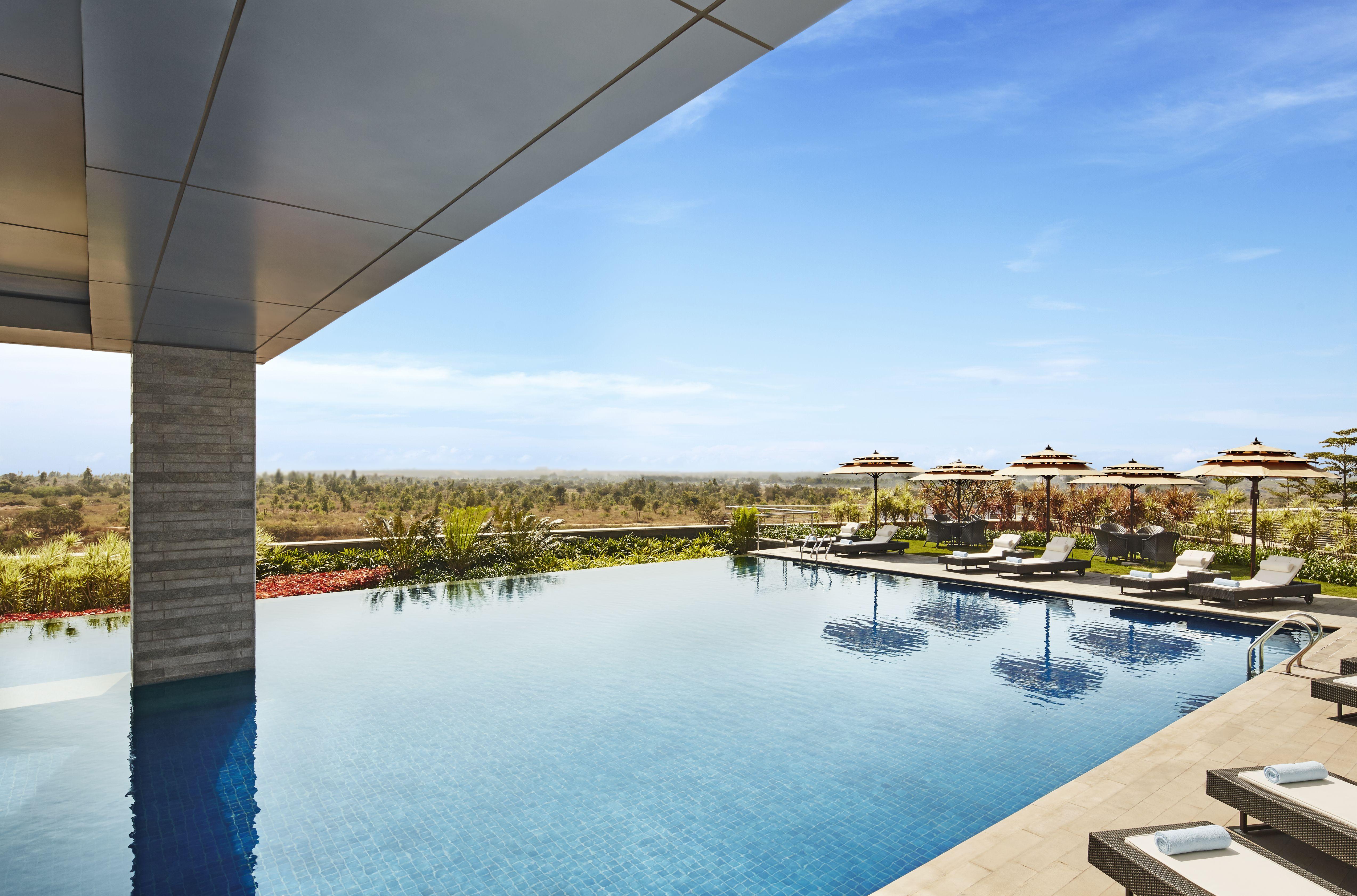 Taj Bangalore Devanahalli Dış mekan fotoğraf The pool at the Westin Hyderabad
