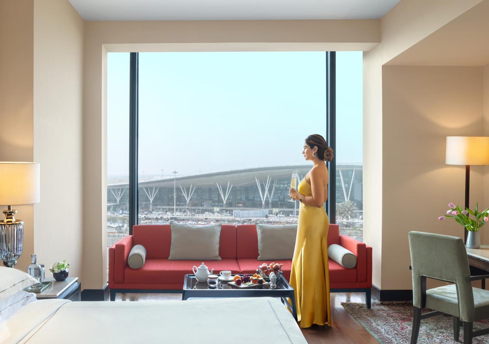 Taj Bangalore Devanahalli Dış mekan fotoğraf A guest suite at the hotel