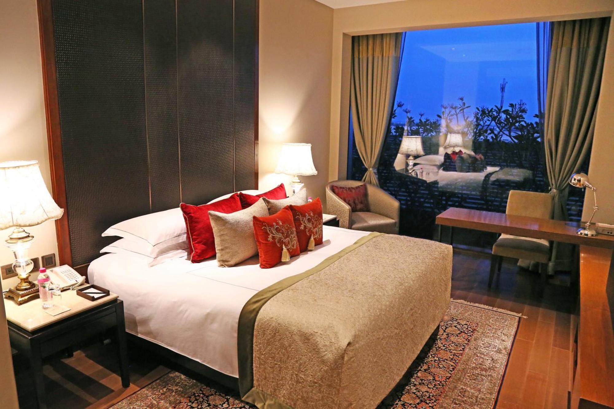 Taj Bangalore Devanahalli Oda fotoğraf A room at the Taj Mahal Palace