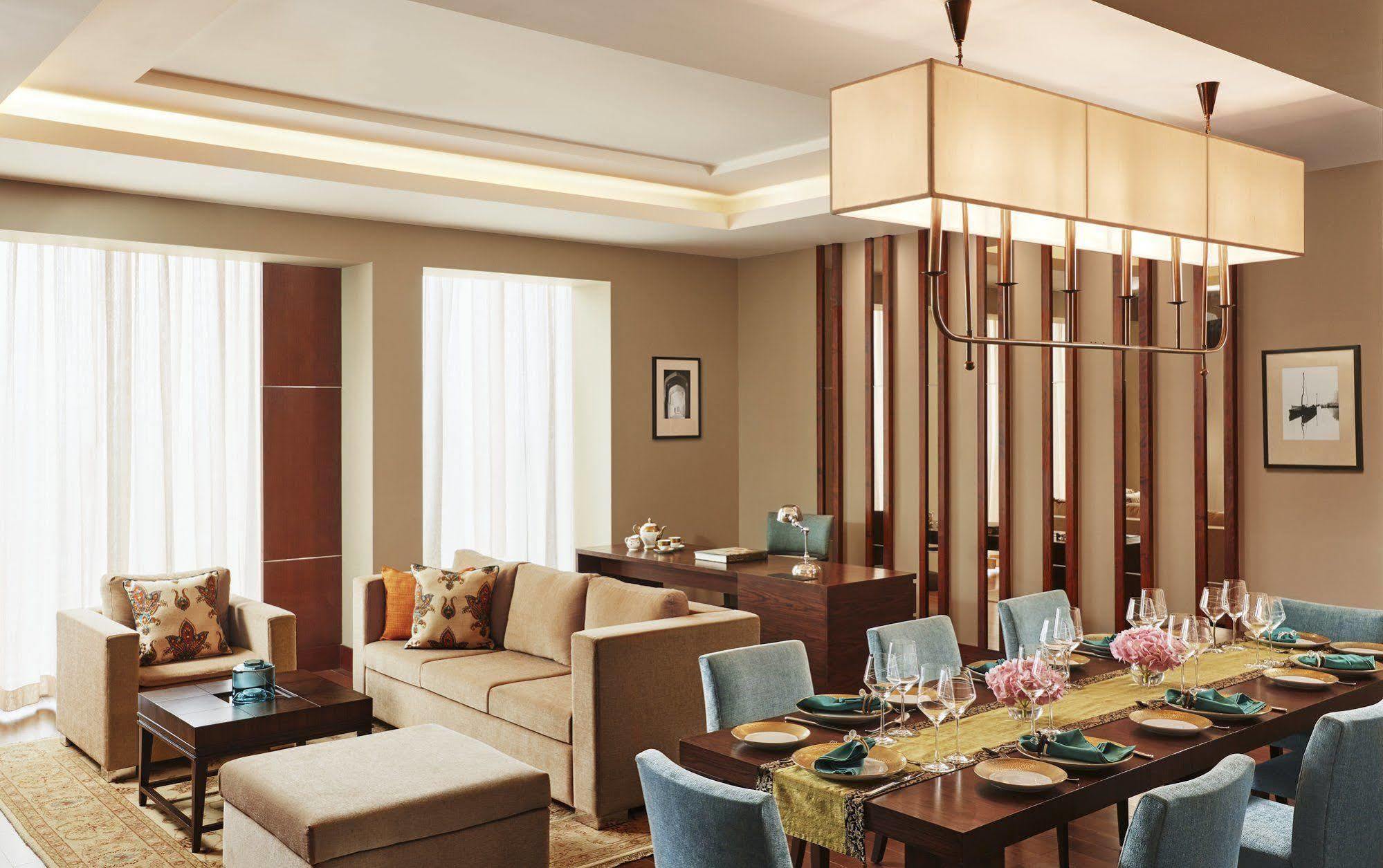 Taj Bangalore Devanahalli Dış mekan fotoğraf A living room in a typical apartment